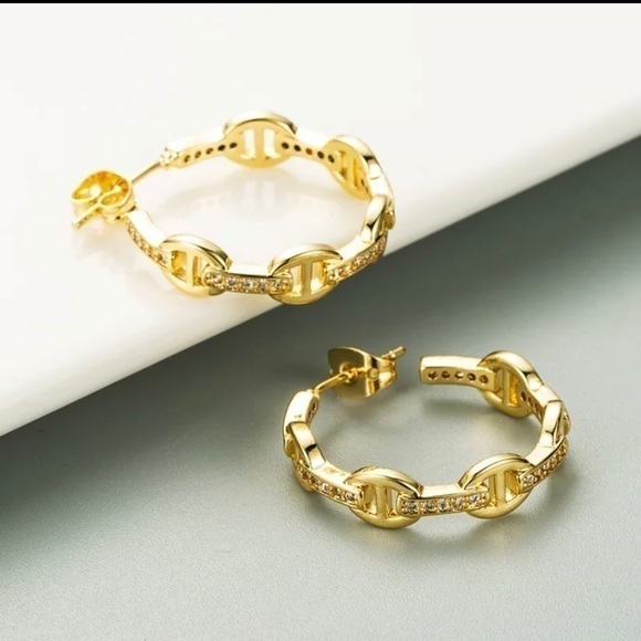 NEW 14K Gold Plated and Simulated Diamond Pig Nose Buckle Hoop Earrings - Picture 5 of 5
